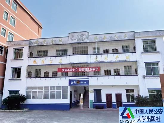 按住Ctrl键+鼠标滚轮缩放