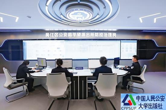 按住Ctrl键+鼠标滚轮缩放