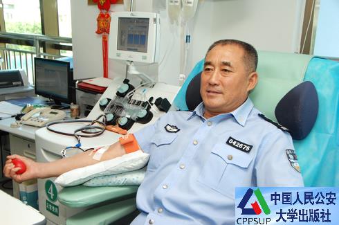 按住Ctrl键+鼠标滚轮缩放