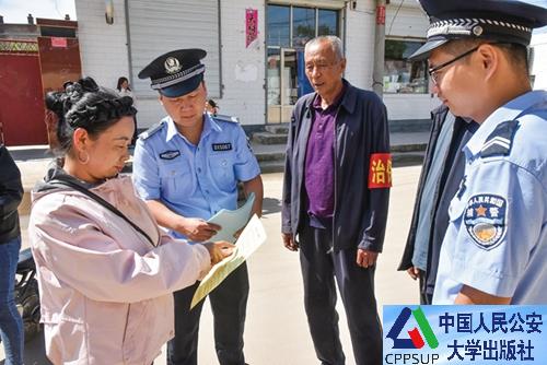 按住Ctrl键+鼠标滚轮缩放