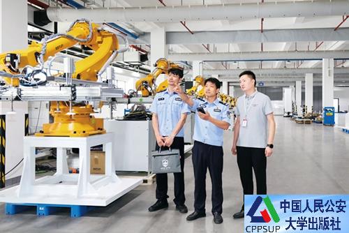 按住Ctrl键+鼠标滚轮缩放