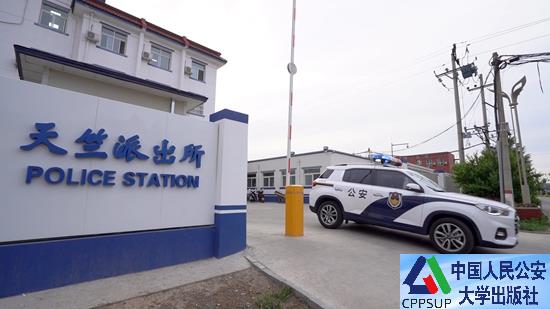 按住Ctrl键+鼠标滚轮缩放