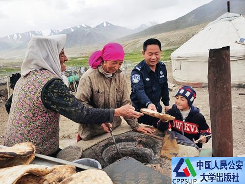 按住Ctrl键+鼠标滚轮缩放