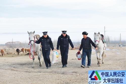 按住Ctrl键+鼠标滚轮缩放