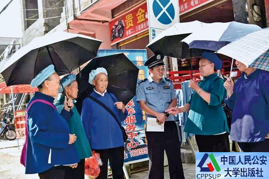 按住Ctrl键+鼠标滚轮缩放