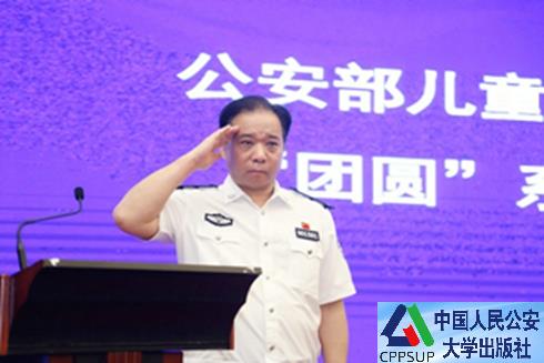 按住Ctrl键+鼠标滚轮缩放
