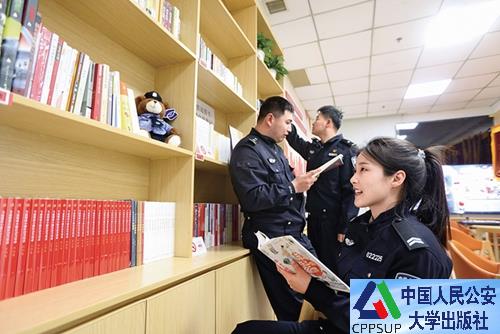 按住Ctrl键+鼠标滚轮缩放