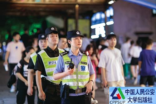 按住Ctrl键+鼠标滚轮缩放