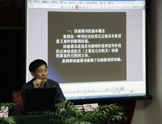 按住Ctrl键+鼠标滚轮缩放