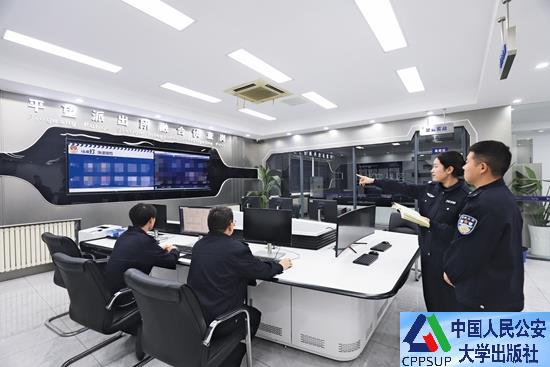 按住Ctrl键+鼠标滚轮缩放