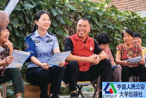 按住Ctrl键+鼠标滚轮缩放