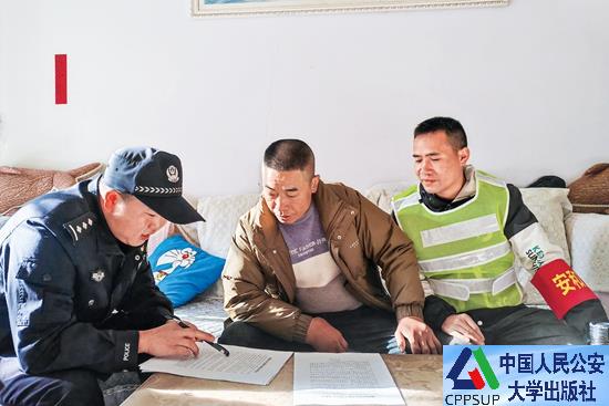 按住Ctrl键+鼠标滚轮缩放