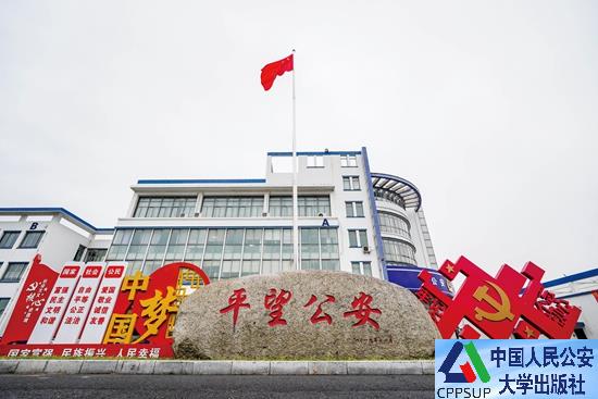 按住Ctrl键+鼠标滚轮缩放
