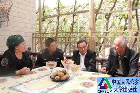 按住Ctrl键+鼠标滚轮缩放