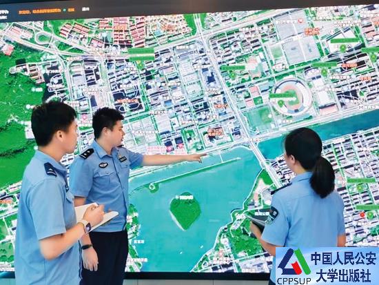 按住Ctrl键+鼠标滚轮缩放