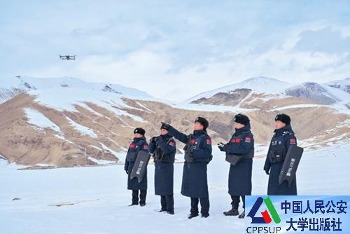 按住Ctrl键+鼠标滚轮缩放