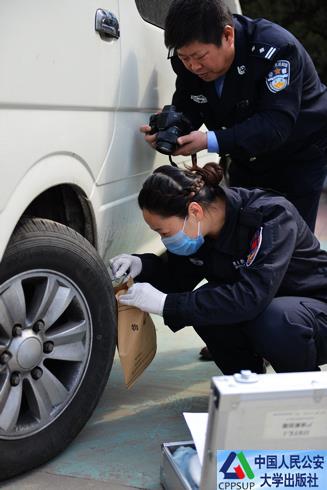 按住Ctrl键+鼠标滚轮缩放